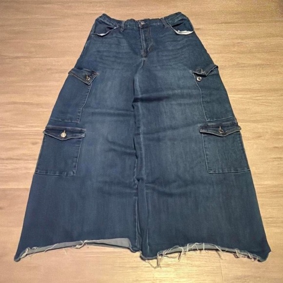 American Vintage Denim - 28W Blue Baggy Wide Leg Cargo Denim Jeans Y2K Vintage 2000s Style